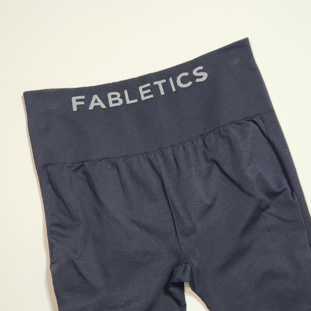 Fabletics Navy Seamless Mesh Detail Leggings | Women’s XS (12” Waist, 22” Inseam - Picture 3 of 7